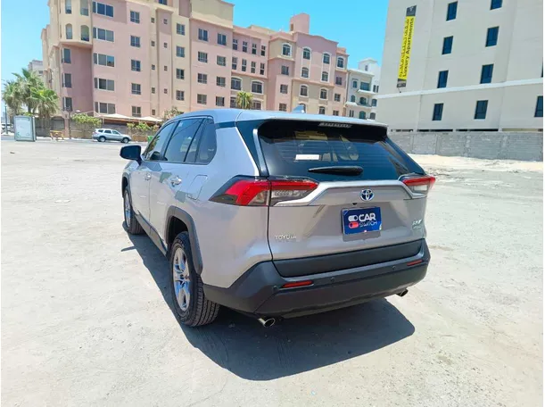 Car image 7