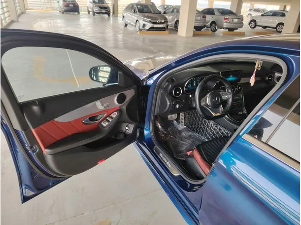 Car image 12