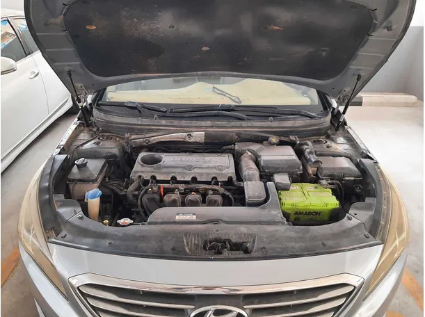 Car image 19