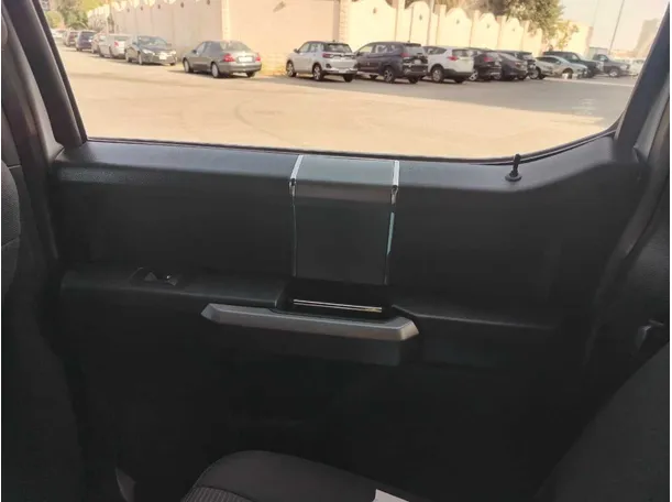 Car image 32