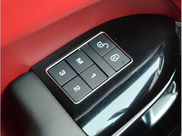 Car image 37