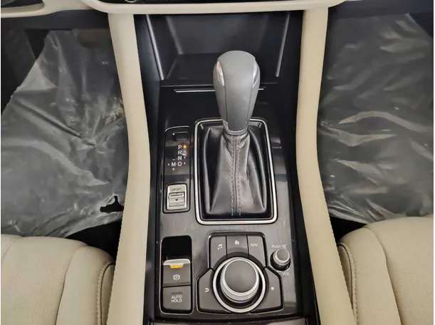 Car image 19