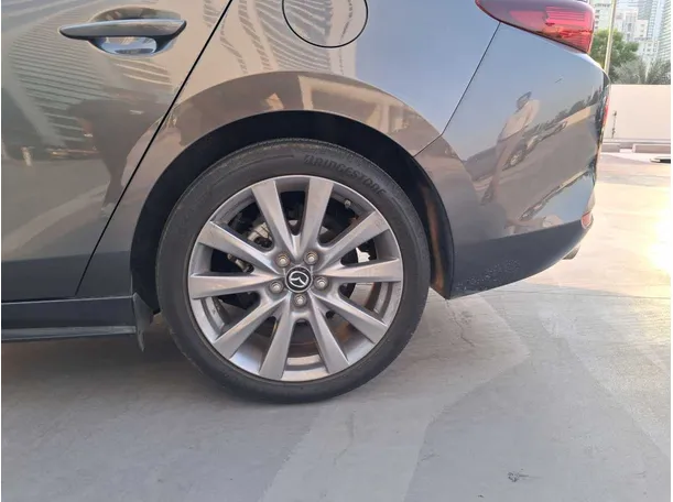 Car image 9