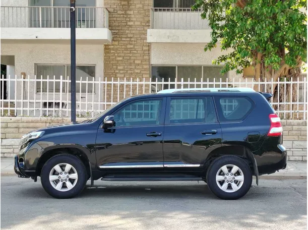 Car image 8
