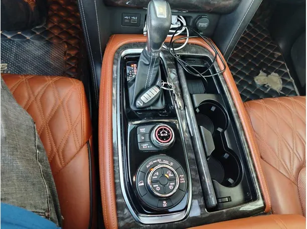 Car image 30