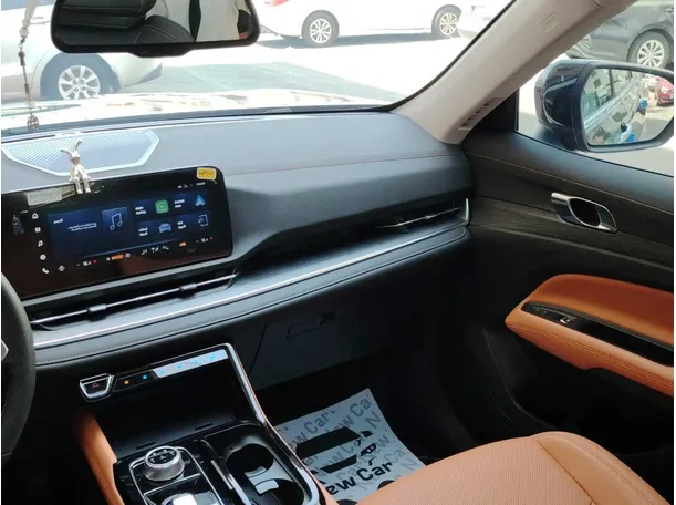 Car image 20