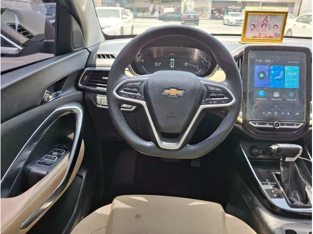 Car image 17