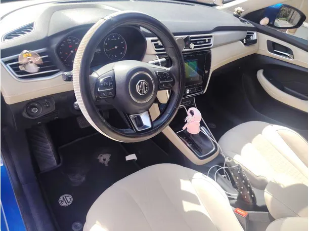 Car image 14