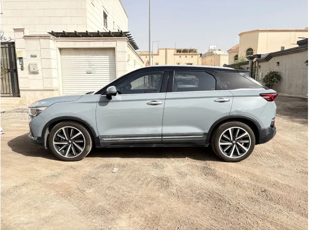 Car image 8