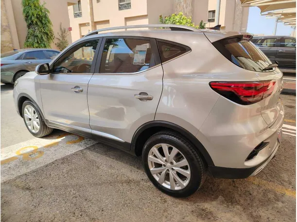Car image 8