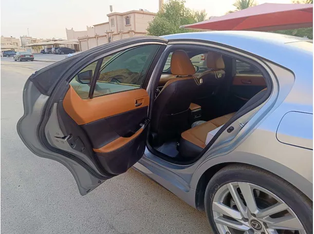 Car image 17