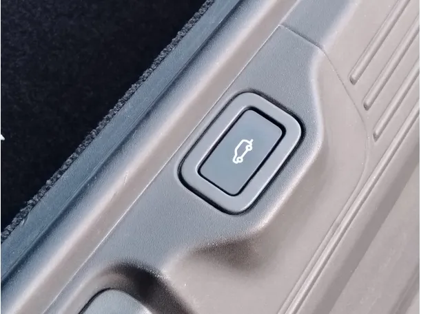 Car image 46