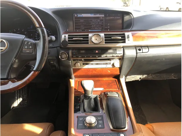 Car image 18