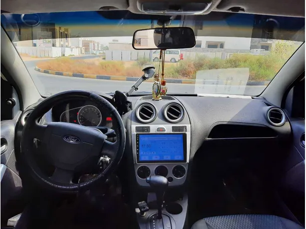 Car image 15