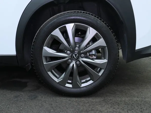 Car image 7