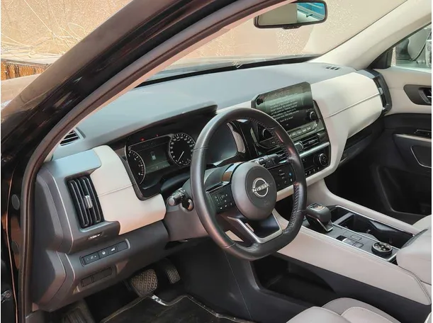 Car image 12