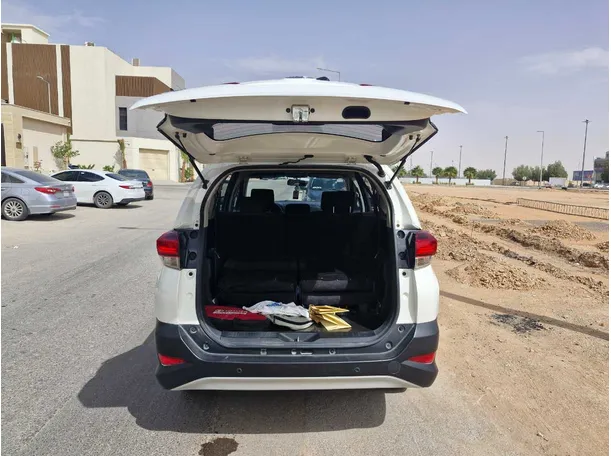 Car image 18