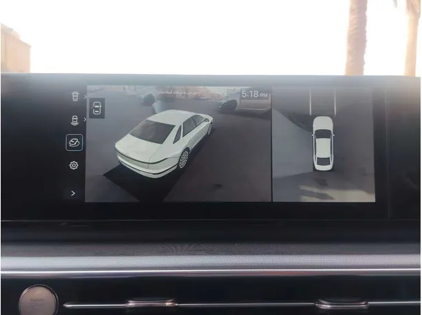 Car image 18