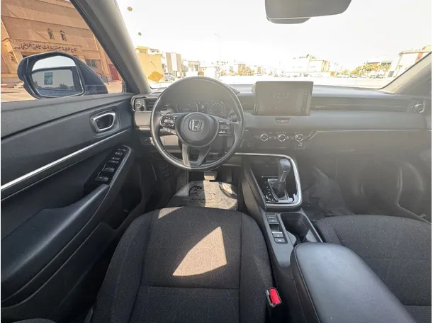 Car image 16