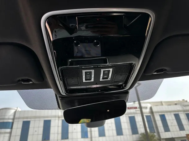 Car image 24