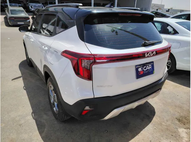 Car image 7