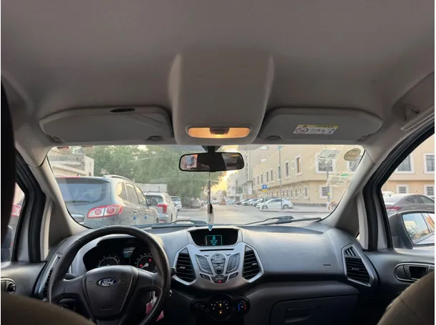 Car image 14