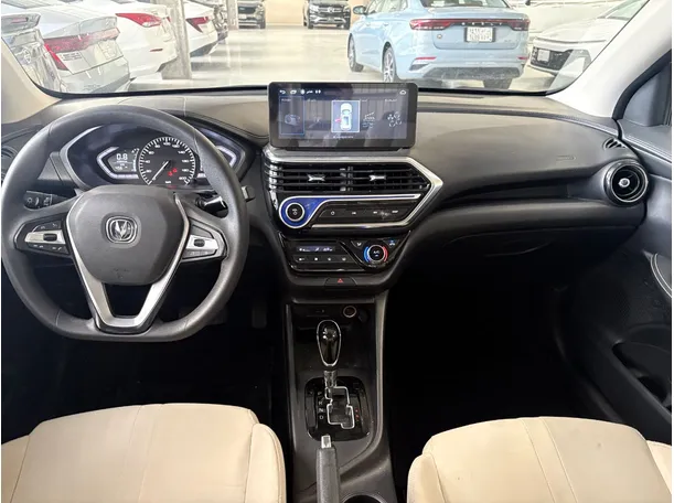 Car image 17