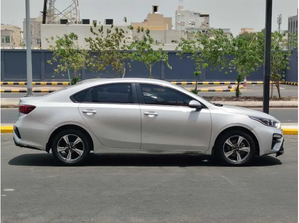 Car image 4
