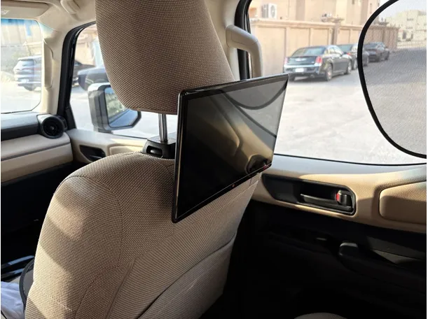 Car image 30