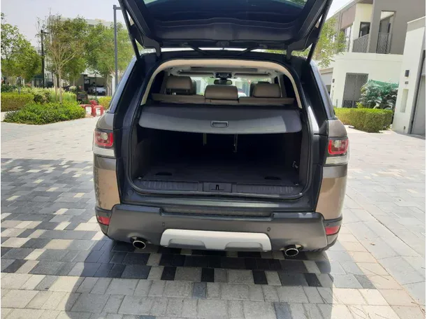 Car image 19