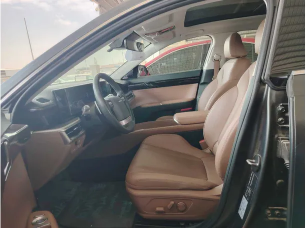 Car image 13