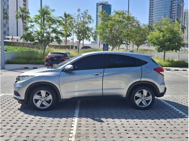 Car image 8