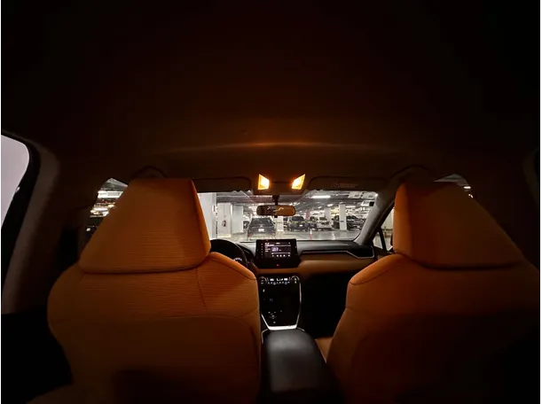Car image 27