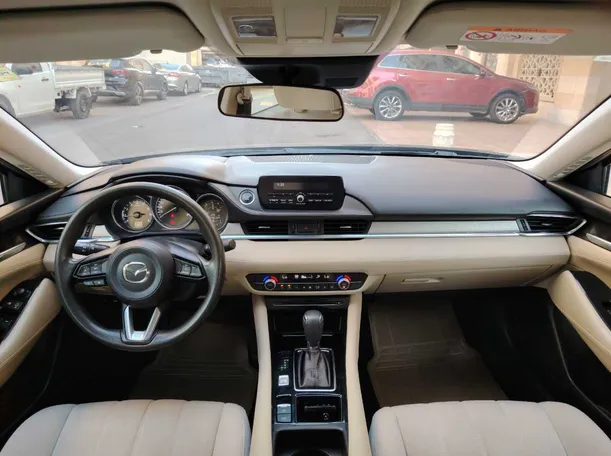 Car image 17