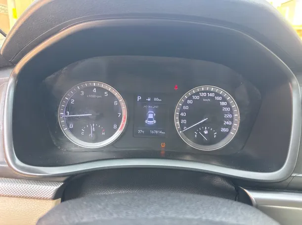 Car image 18