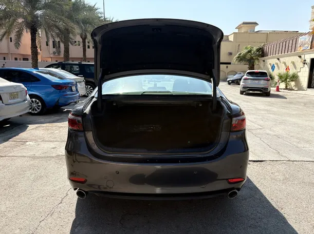 Car image 24