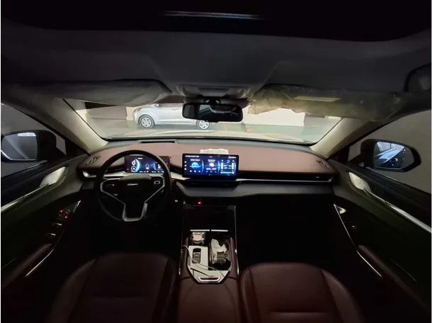 Car image 14