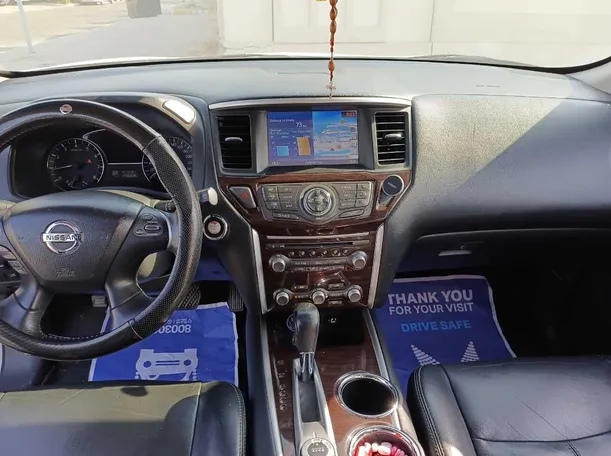 Car image 17