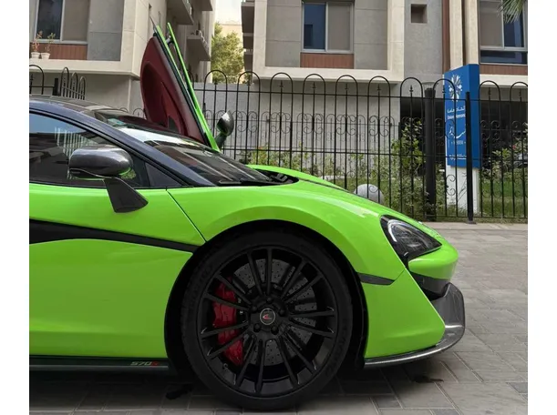 Car image 12