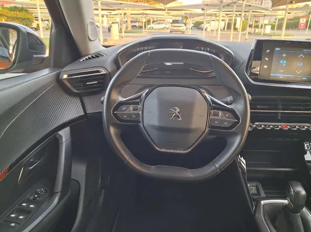 Car image 19