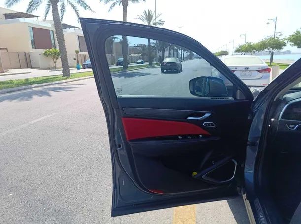 Car image 10