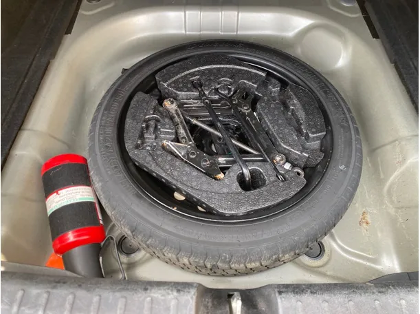 Car image 24