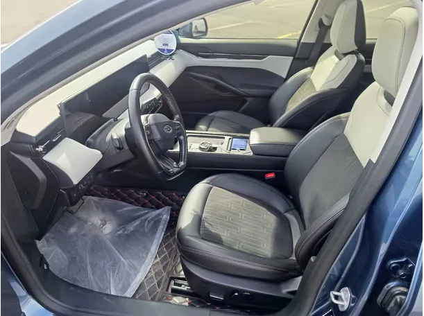 Car image 16
