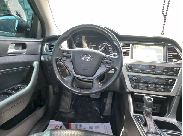 Car image 17