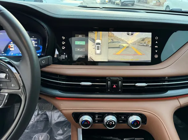 Car image 19