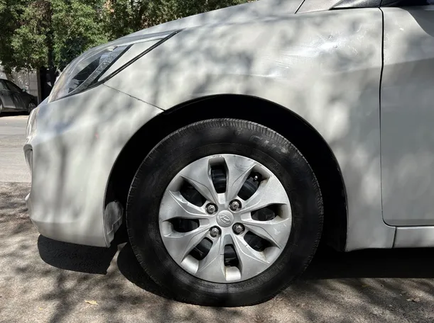 Car image 9