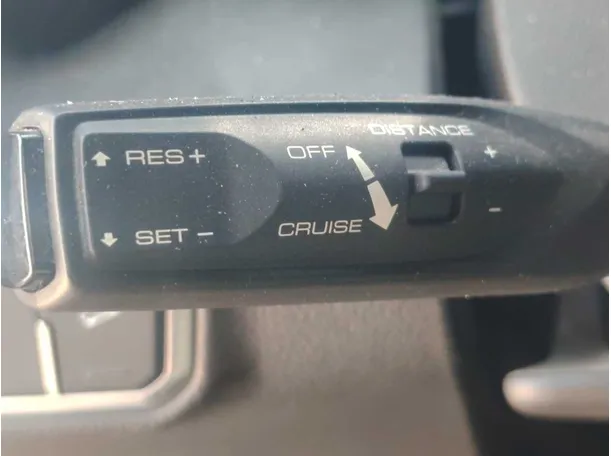 Car image 32