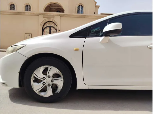 Car image 9