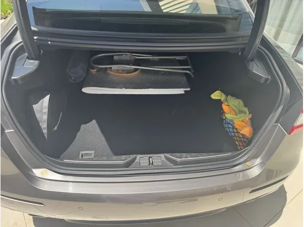 Car image 20