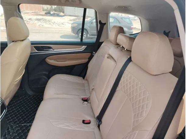 Car image 18